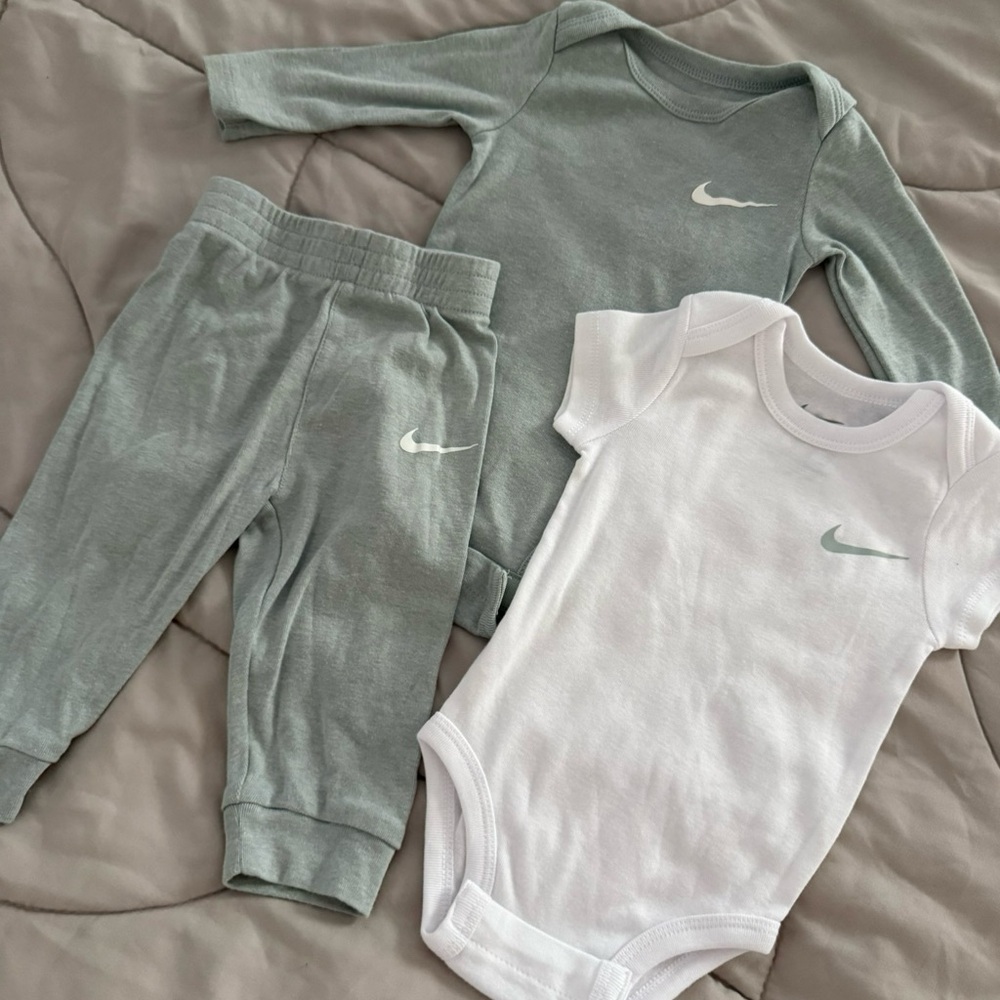 Nike Kids Bodysuit Set - Sage Green and White